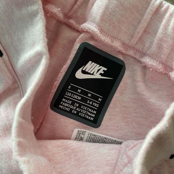 Nike Pink Outfit, size 5-6, Girls - Picture 3 of 9